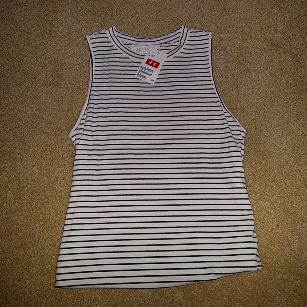 BRAND NEW Black and white muscle tank